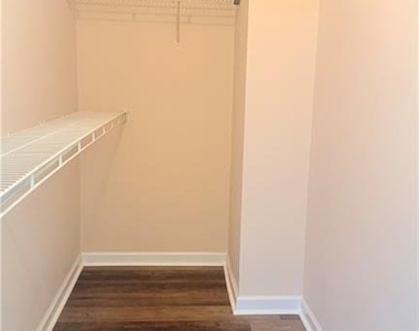 1475 Brookdale Drive - Photo Thumbnail 13