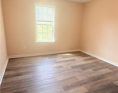 1475 Brookdale Drive - Photo Thumbnail 18