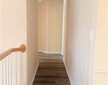 1475 Brookdale Drive - Photo Thumbnail 9