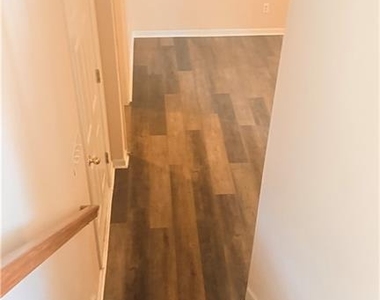 1475 Brookdale Drive - Photo Thumbnail 16