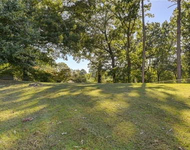 2325 Elmwood Circle Se - Photo Thumbnail 6