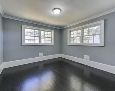 2325 Elmwood Circle Se - Photo Thumbnail 23