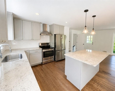4586 Peachtree Dunwoody Road - Photo Thumbnail 2