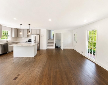 4586 Peachtree Dunwoody Road - Photo Thumbnail 3