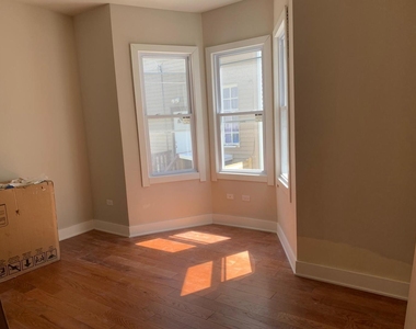2418 N Washtenaw Avenue - Photo Thumbnail 18