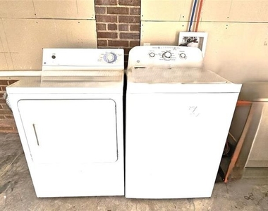 3230 W Shadowlawn Avenue Ne - Photo Thumbnail 9