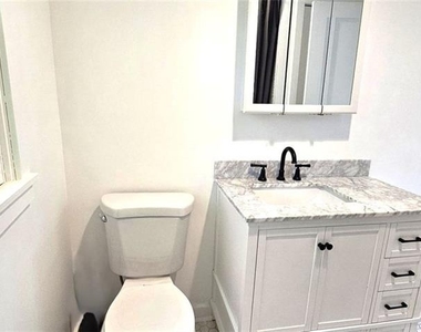 3230 W Shadowlawn Avenue Ne - Photo Thumbnail 5