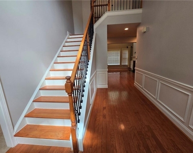 624 Maple Grove Way - Photo Thumbnail 1