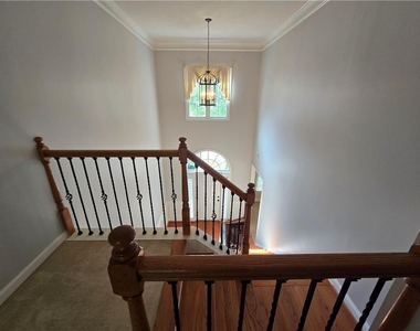 624 Maple Grove Way - Photo Thumbnail 5