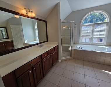 624 Maple Grove Way - Photo Thumbnail 13
