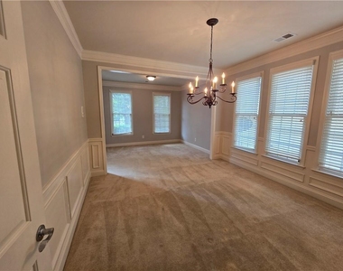 624 Maple Grove Way - Photo Thumbnail 7