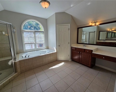 624 Maple Grove Way - Photo Thumbnail 14