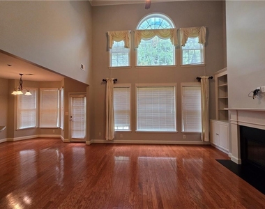 624 Maple Grove Way - Photo Thumbnail 2