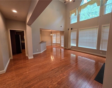 624 Maple Grove Way - Photo Thumbnail 6
