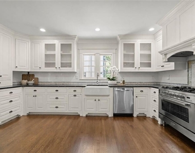 1785a Meadowdale Ave Ne - Photo Thumbnail 16
