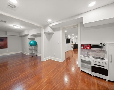 1785a Meadowdale Ave Ne - Photo Thumbnail 35