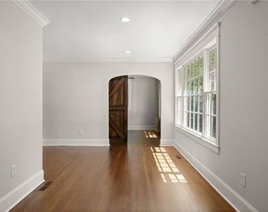 1785a Meadowdale Ave Ne - Photo Thumbnail 4