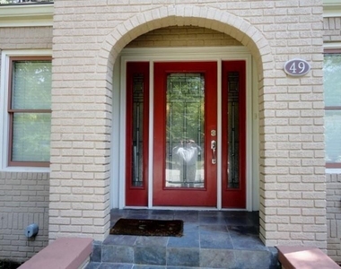 49 Leslie Street Ne - Photo Thumbnail 1