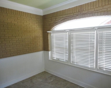 49 Leslie Street Ne - Photo Thumbnail 16