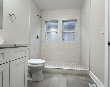 5821 W Gunnison Street - Photo Thumbnail 17