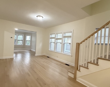 5821 W Gunnison Street - Photo Thumbnail 8
