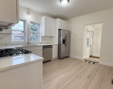 5821 W Gunnison Street - Photo Thumbnail 12