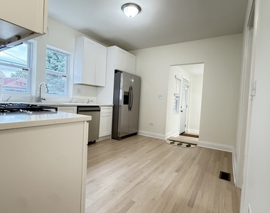 5821 W Gunnison Street - Photo Thumbnail 11