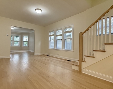 5821 W Gunnison Street - Photo Thumbnail 9