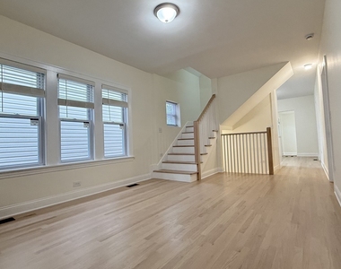 5821 W Gunnison Street - Photo Thumbnail 7