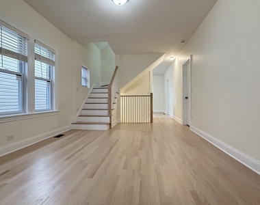 5821 W Gunnison Street - Photo Thumbnail 6