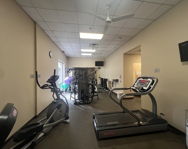 70 W Huron Street - Photo Thumbnail 6