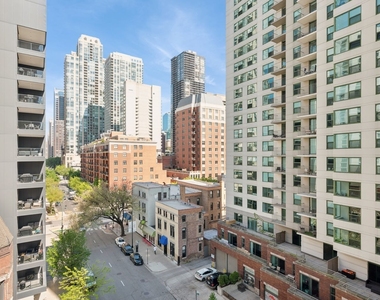 70 W Huron Street - Photo Thumbnail 2