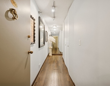 70 W Huron Street - Photo Thumbnail 1