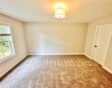 118 Bluffington Way - Photo Thumbnail 18