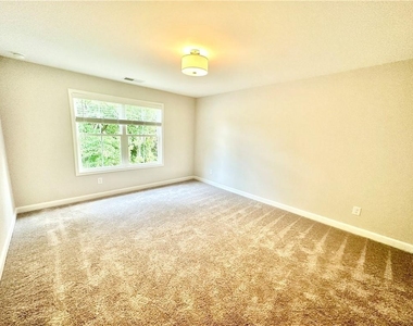 118 Bluffington Way - Photo Thumbnail 9