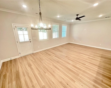 118 Bluffington Way - Photo Thumbnail 6