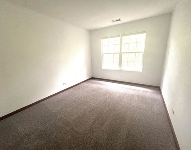 2407 Stoughton Circle - Photo Thumbnail 12