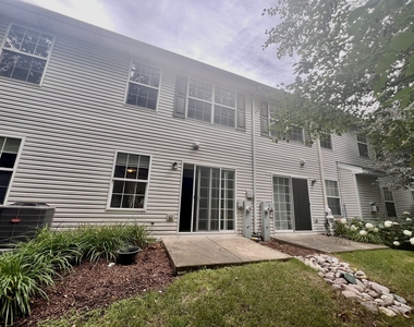 2407 Stoughton Circle - Photo Thumbnail 19
