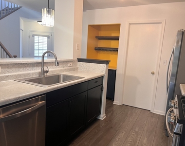 2407 Stoughton Circle - Photo Thumbnail 5