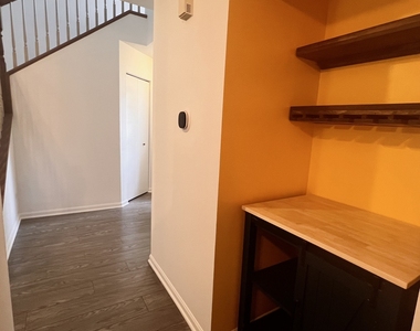 2407 Stoughton Circle - Photo Thumbnail 6