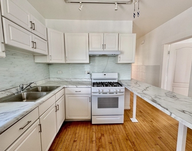 2047 N Lavergne Avenue - Photo Thumbnail 9