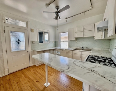 2047 N Lavergne Avenue - Photo Thumbnail 6