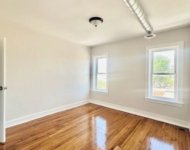 3701 W Division Street - Photo Thumbnail 4