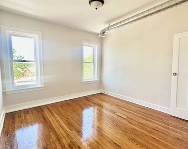 3701 W Division Street - Photo Thumbnail 5
