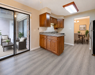 908 Knottingham Drive - Photo Thumbnail 3