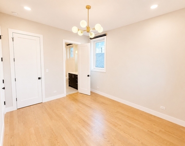 1653 W Division Street - Photo Thumbnail 6