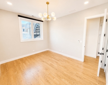 1653 W Division Street - Photo Thumbnail 5