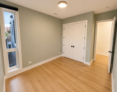 1653 W Division Street - Photo Thumbnail 8