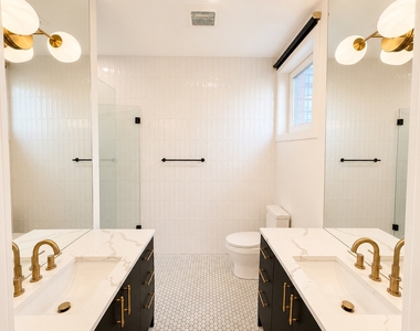 1653 W Division Street - Photo Thumbnail 4