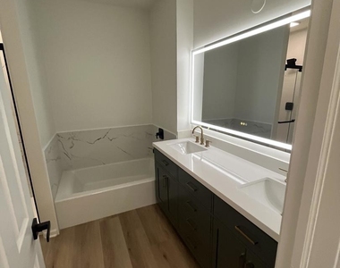 188 Brompton Drive - Photo Thumbnail 16